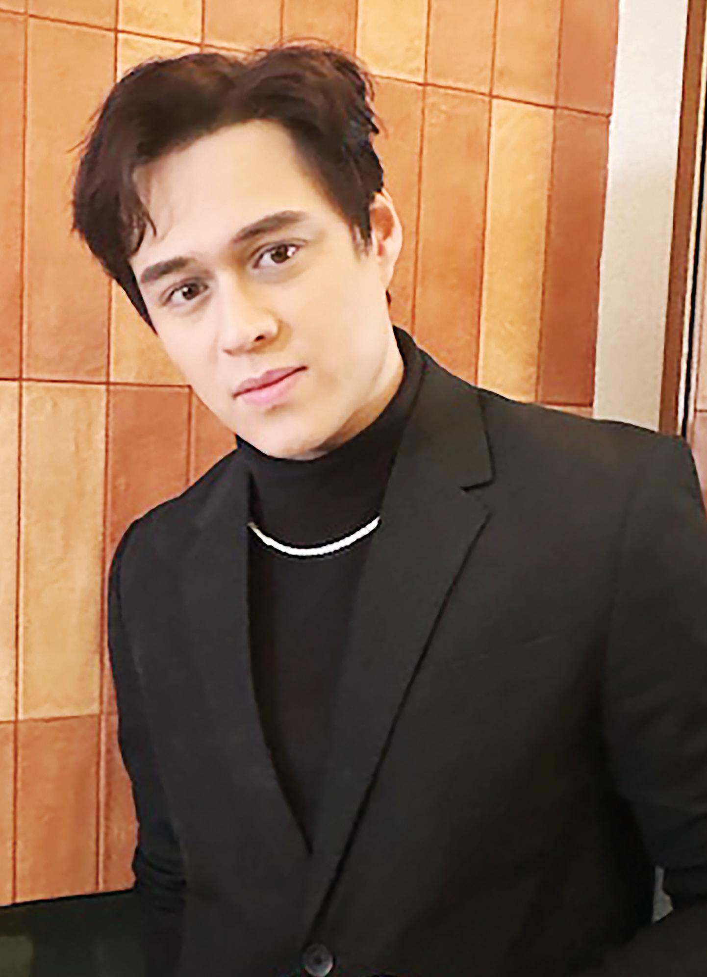 ENRIQUE GIL STRIVES TO BE 2.0 VERSION OF SELF