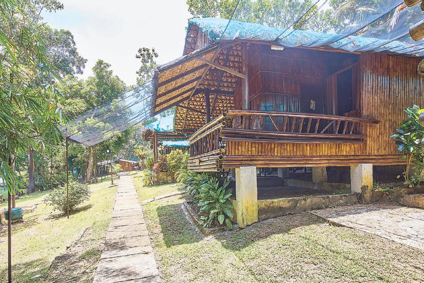 ALMOST HEAVEN: YOUR LAKESIDE SANCTUARY IN CAVINTI