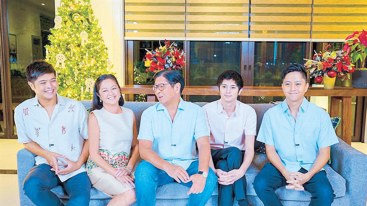 First Family holds Christmas photoshoot