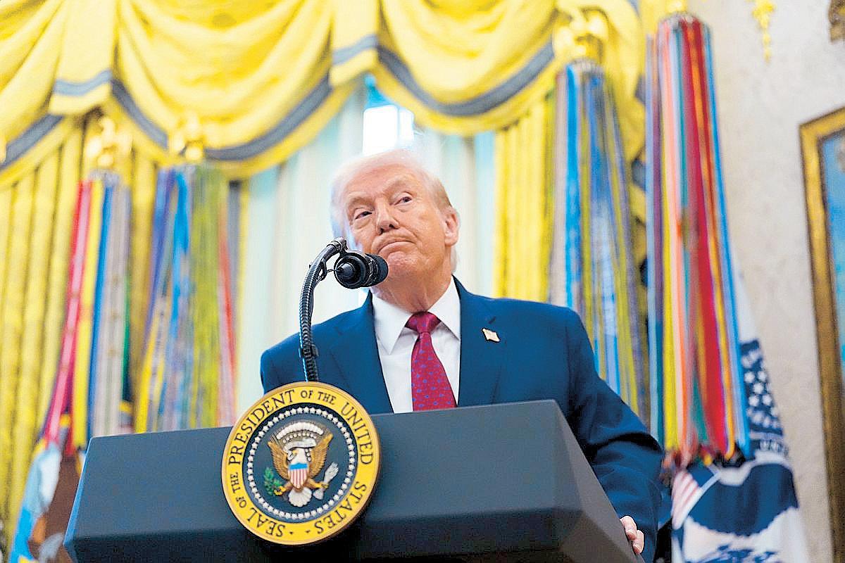 Trump orders blockade of sanctioned Venezuela oil tankers