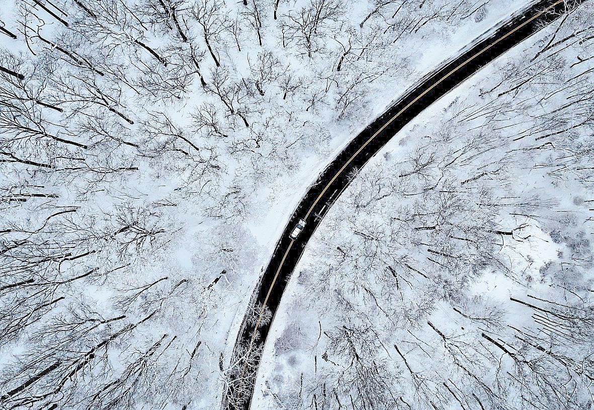 Winter storm snarls travel across US Northeast, Great Lakes