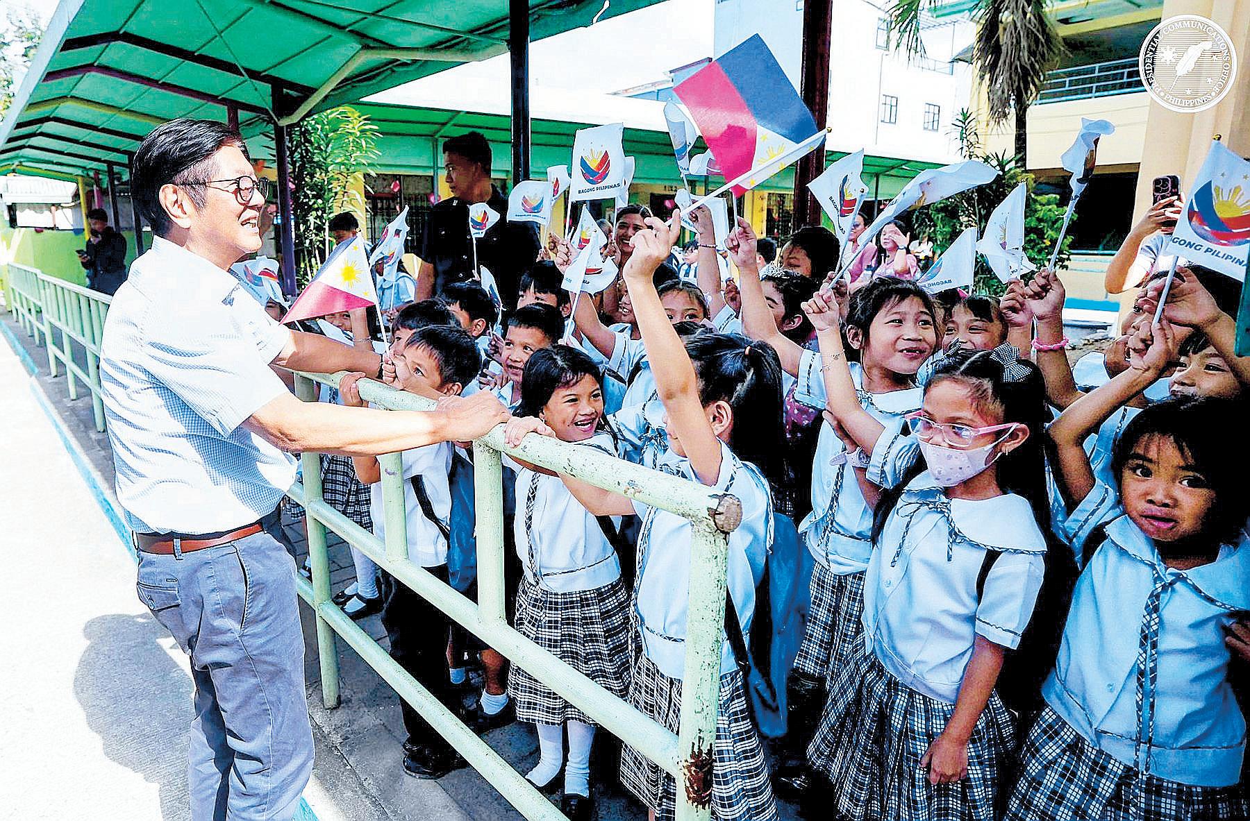 Marcos, Robredo set to meet in Naga