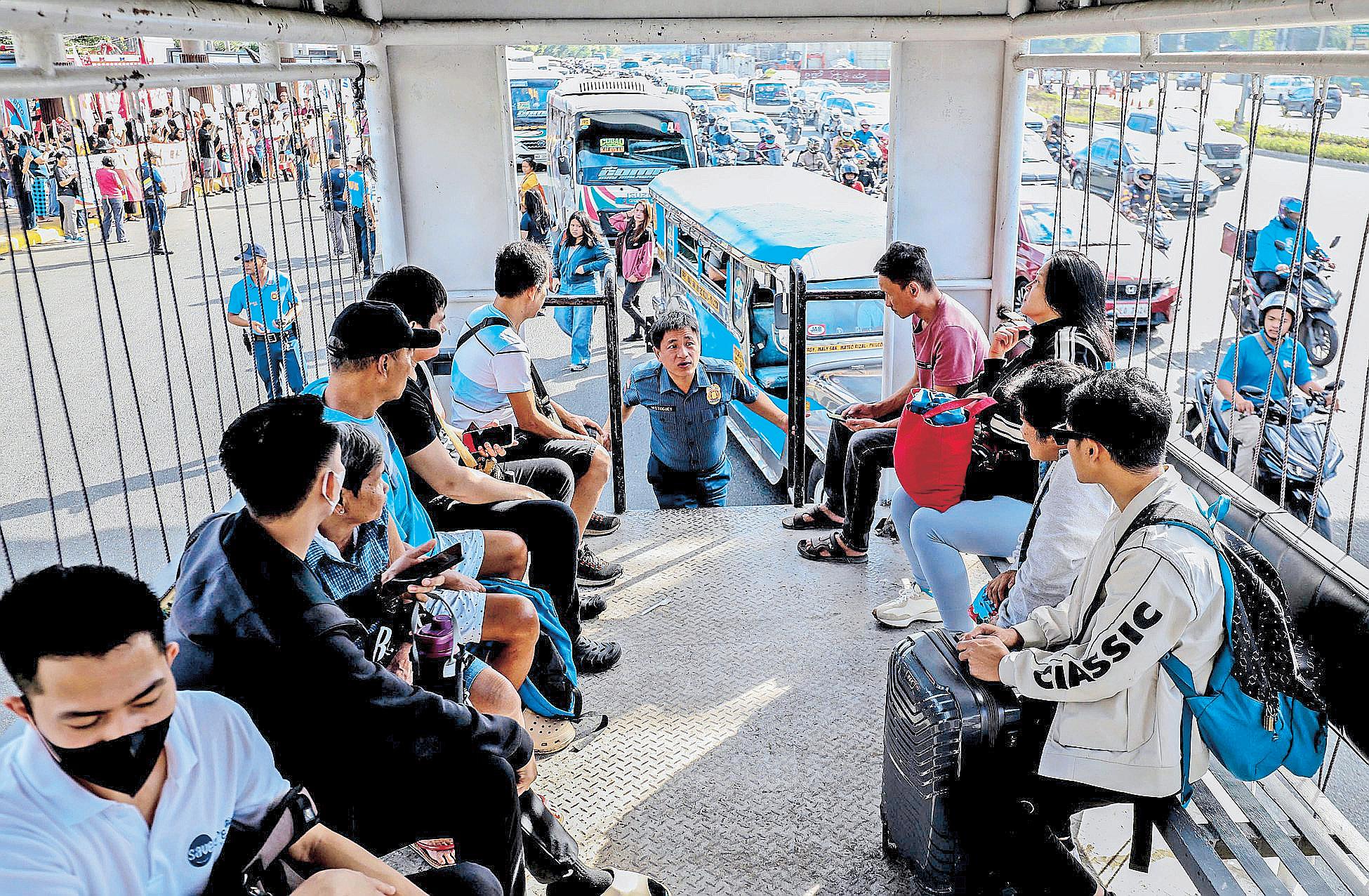 Gov't to release P21 B to cushion rising prices