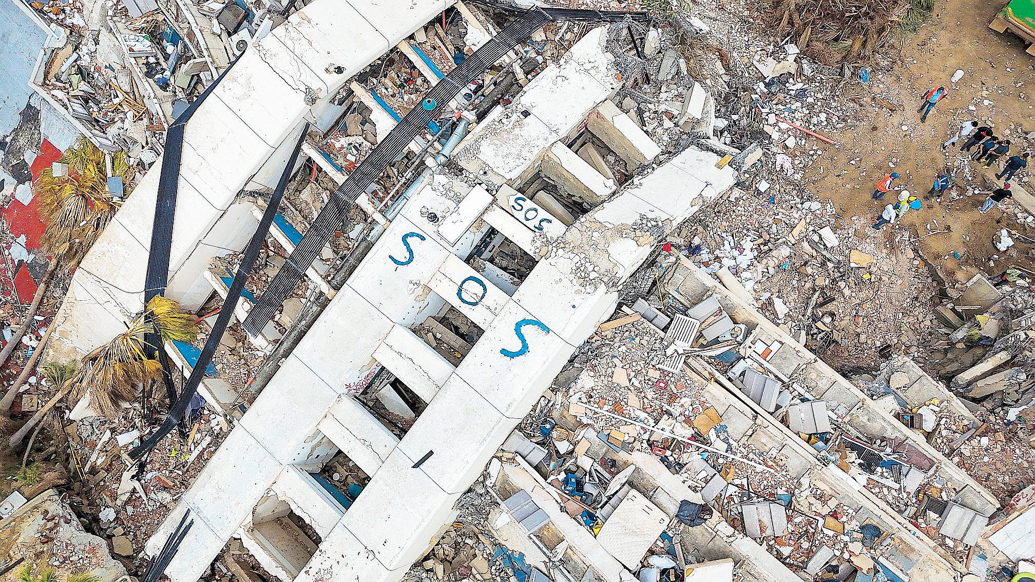 Families demand help with recovering Venezuela’s quake victims