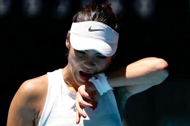 Raducanu demolished by Swiatek in 'perfect' match