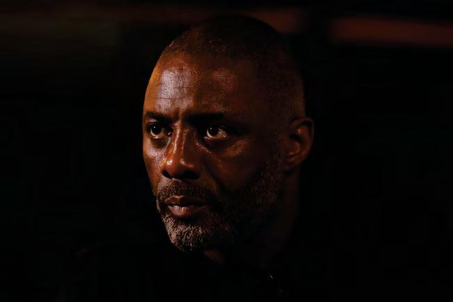 Blunt kitchen knives to help reduce stabbings, says Elba