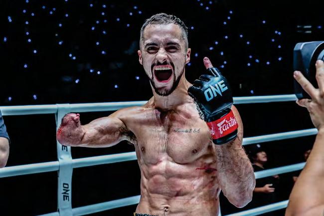 ‘I’m whooping fighters at the top level - one-handed’