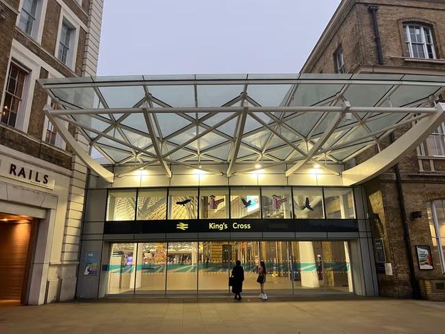 The early passenger catches the cheap train – sometimes
