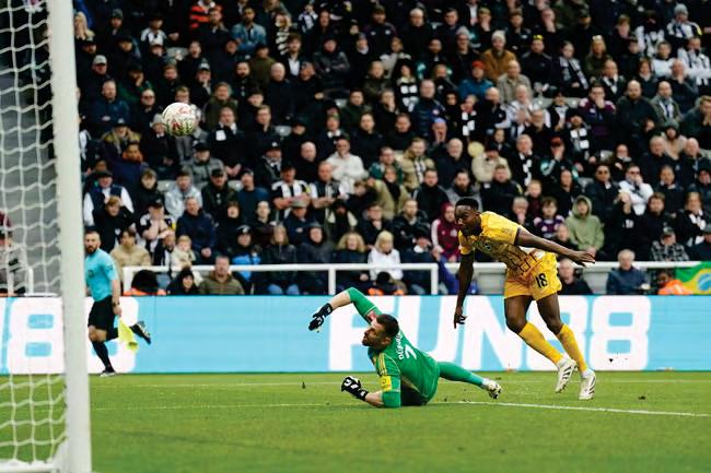 Welbeck settles cup classic after costly red card drama