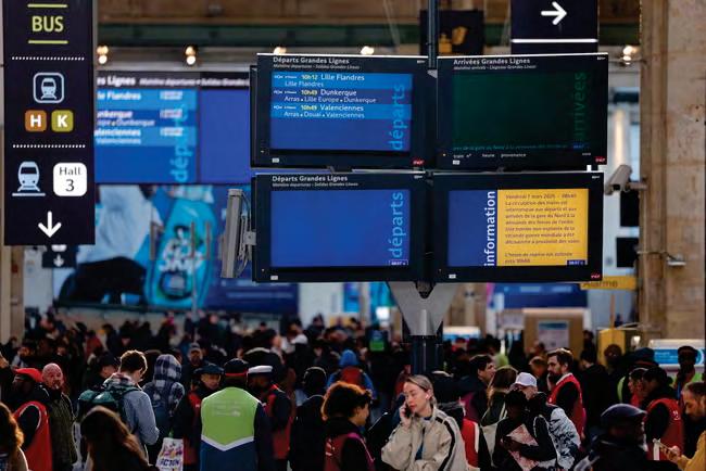 Eurostar chaos as WWII bomb found on Paris track