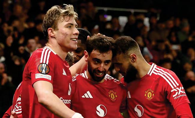 Fernandes hat-trick eases United into quarter-finals