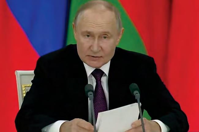 Putin backs ceasefire but demands 'surrender' terms