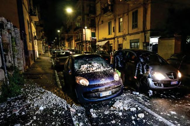 Naples earthquake forces residents to sleep outside