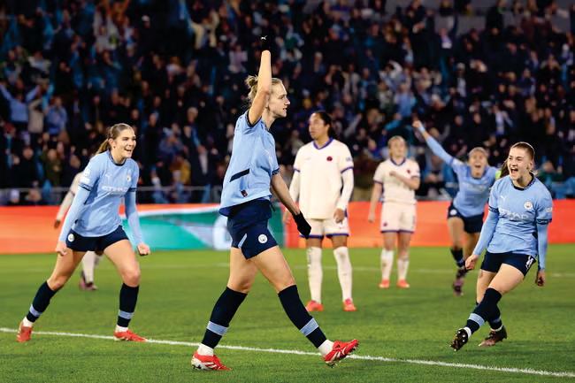 Miedema brace gives City surprise first-leg advantage
