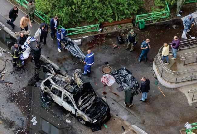 Russian general killed as Trump envoy meets Putin