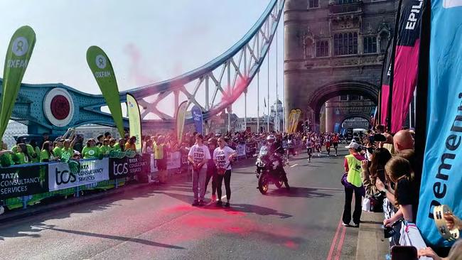 Gaza protest paint stunt disrupts London Marathon