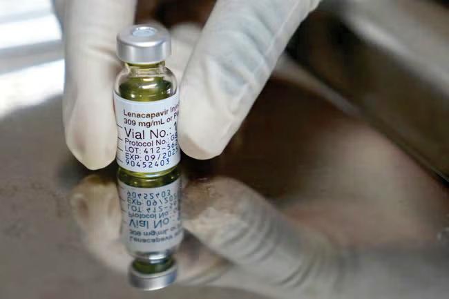 'Pandemic-ending' HIV jab at risk over Trump's aid cuts