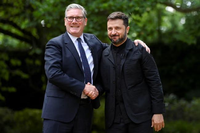 Zelensky and Starmer agree closer arms production ties