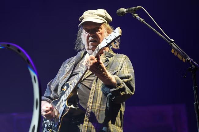 Young thunders through a mighty Glastonbury setlist