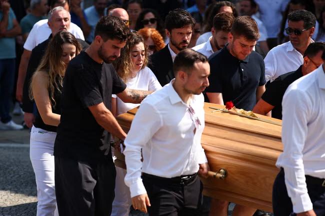 Family and friends gather for Jota and Silva's funeral