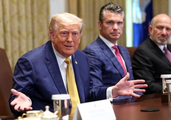 Trump hits out at Putin as US ships arms to Ukraine