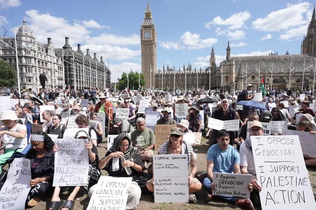 Mass arrests could be 'poll tax moment'. PM is warned