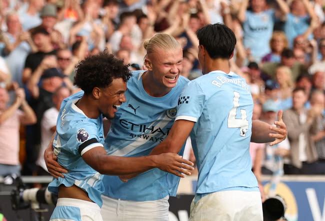 City back with a swagger as Wolves swept off the park