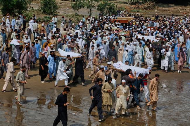 Hundreds killed in Pakistan as flash floods wreak havoc