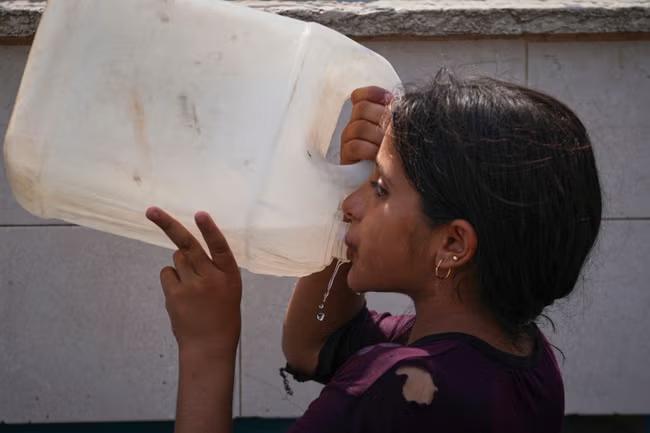 Israel bombed Gaza's water plants, allowing a paralysing condition to spread at speed