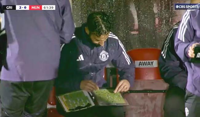 Amorim's own 'wally with a brolly' moment has come