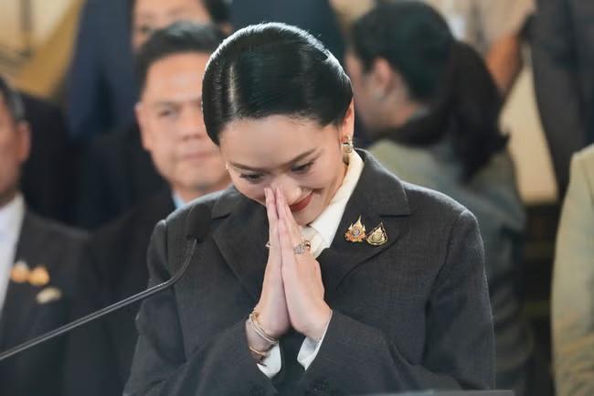 Thai PM sacked over phone call amid border tensions