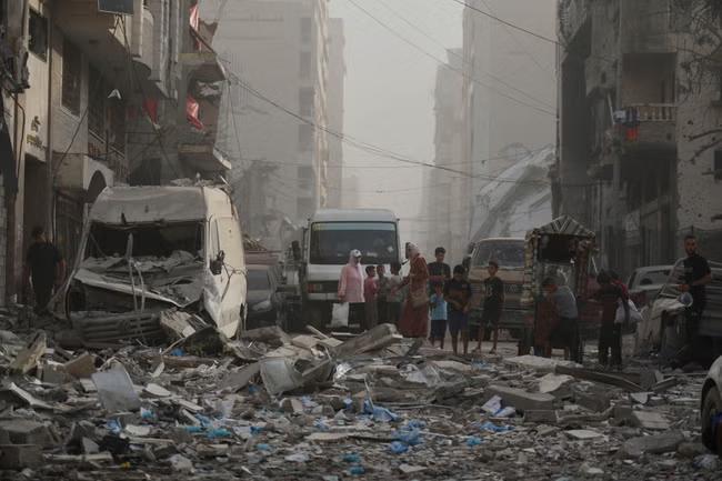 Israeli attacks kill dozens ahead of planned offensive
