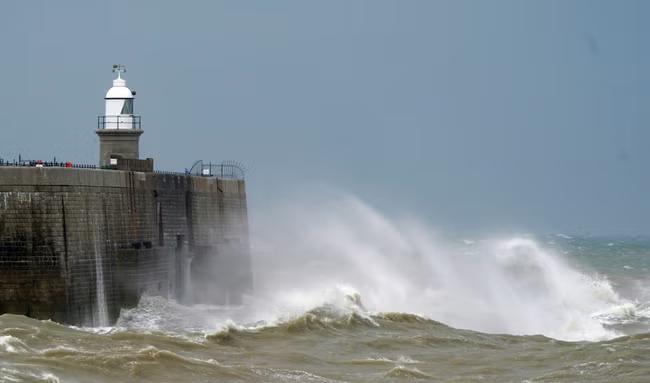 England and Wales to be blasted by 80mph winds