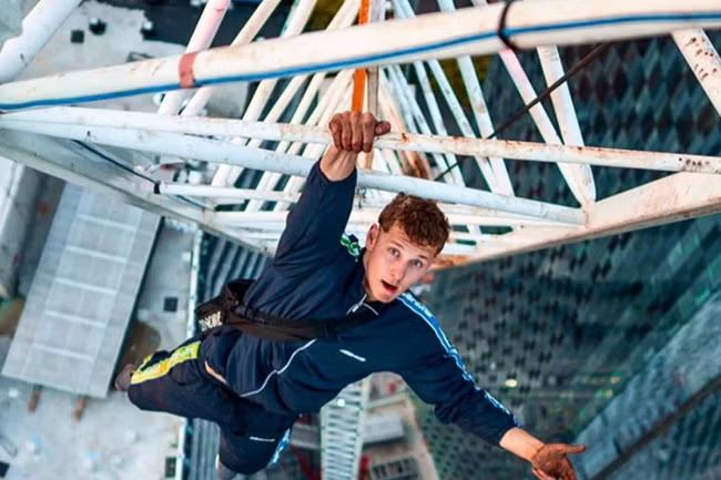 All clinging, all chancing: meet the Shard Climber