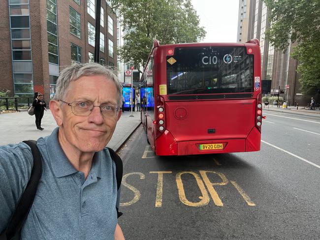 London buses: can you walk faster than they can drive?