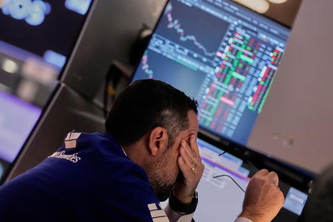 Bitcoin crashes after Trump slams 100% tariffs on China