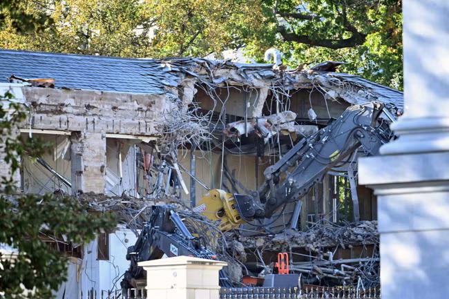 Wrecking crews clear way for White House ballroom