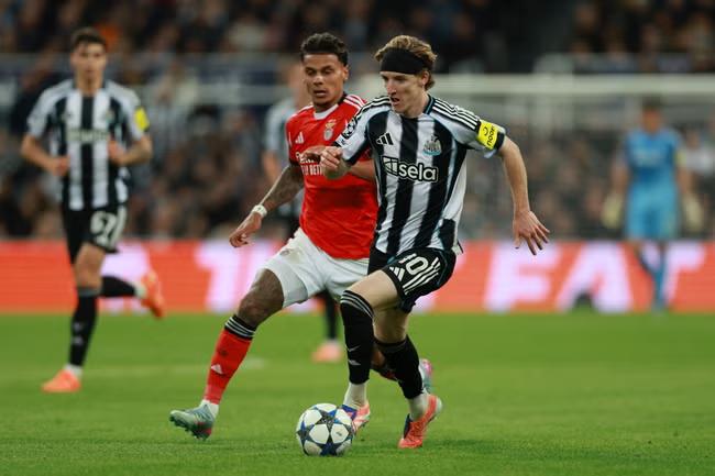 Gordon fires Newcastle to emphatic win over Benfica