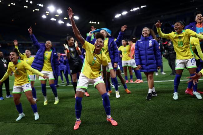 England fail to break down 10-player Brazil in friendly