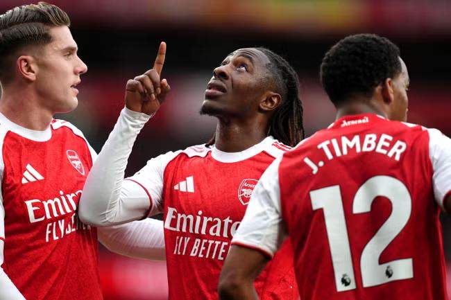 Eze's sumptuous half-volley sends Arsenal clear at top
