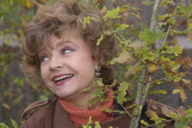 Prunella Scales, doyenne of Fawlty Towers, dies at 93