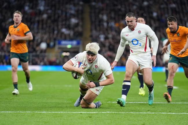 England's 'Bomb Squad' decides hard-fought clash