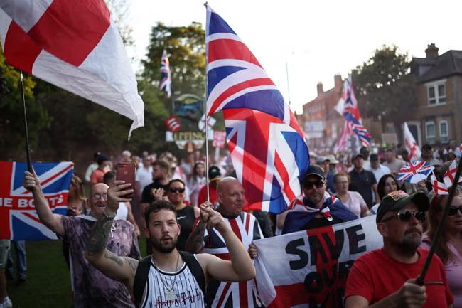 British public have tougher stance on immigration than those in the US, study finds