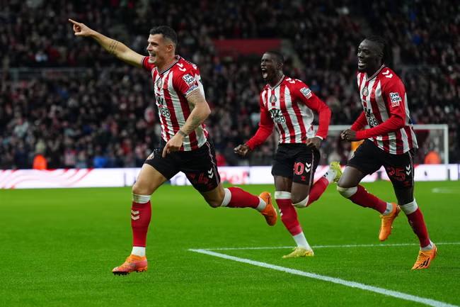 Xhaka rescues Sunderland against struggling Everton