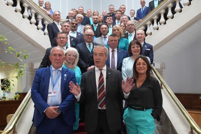 Reform councillors 'acting like clowns and Traitors'