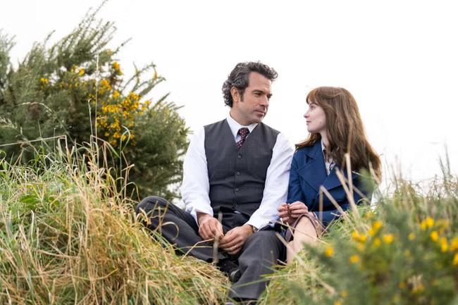 Captivating performance lifts story of forbidden love