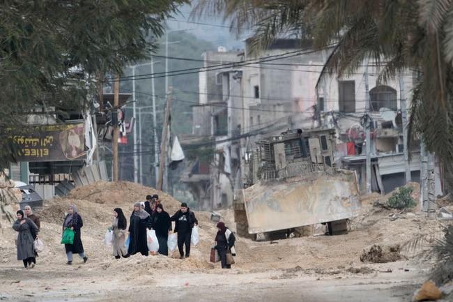 Expulsion of refugees from West Bank are 'war crimes