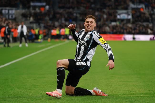 Brilliant brace for Barnes dents City's title dreams