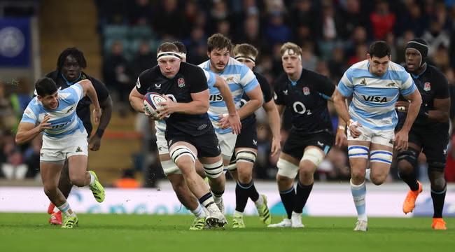 England survive late surge by Pumas in tough match