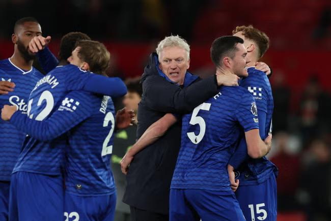 Everton outclass United despite Gueye's red mist